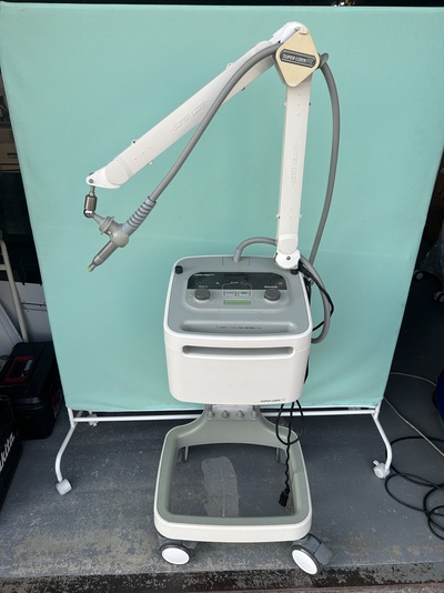 赤外線治療器(スーパーライザー)|東京医研株式会社|PXの写真
