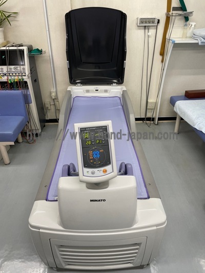 ウォーターマッサージベッド&nbsp;|&nbsp;ミナト医科学株式会社&nbsp;|&nbsp;ｱｸｱﾀｲｻﾞｰ QZ-240の写真