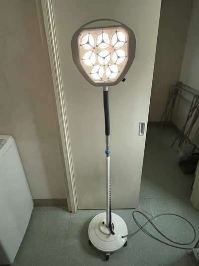 スタンド式無影灯（LED１灯）|株式会社ミリオンライト|LA-10KXの写真