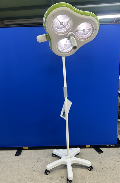 移動型診療用照明器|山田医療照明株式会社|CS03GVBの写真