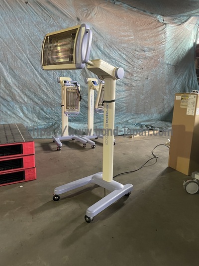 赤外線治療器&nbsp;|&nbsp;株式会社日本メディックス&nbsp;|&nbsp;ｾﾗﾋﾟｱ3300 PH-L3300Eの写真