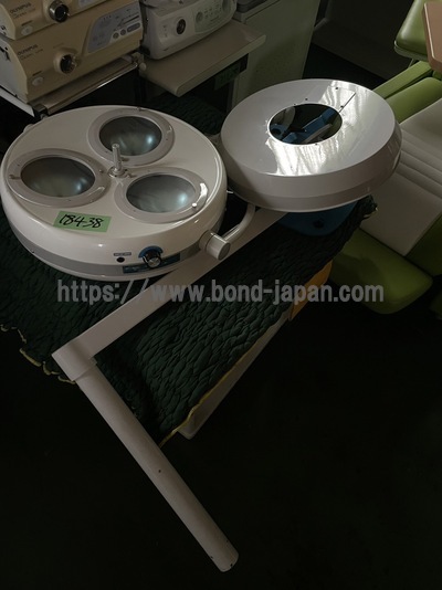 ハロゲン3灯無影灯&nbsp;|&nbsp;株式会社ミリオンライト&nbsp;|&nbsp;HM43の写真