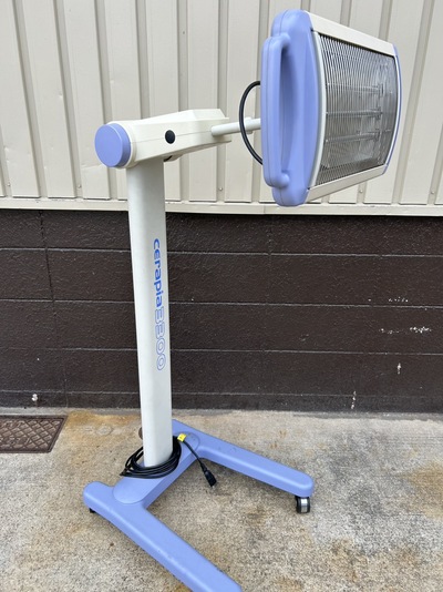 赤外線治療器&nbsp;|&nbsp;株式会社日本メディックス&nbsp;|&nbsp;ｾﾗﾋﾟｱ3300 PH-L3300Eの写真