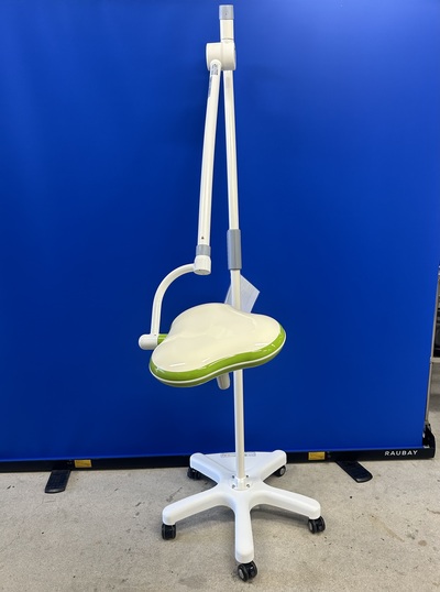 移動型診療用照明器&nbsp;|&nbsp;山田医療照明株式会社&nbsp;|&nbsp;CS03GVBの写真