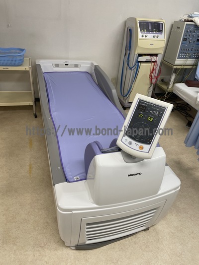 ウォーターマッサージベッド&nbsp;|&nbsp;ミナト医科学株式会社&nbsp;|&nbsp;ｱｸｱﾀｲｻﾞｰ QZ-240の写真