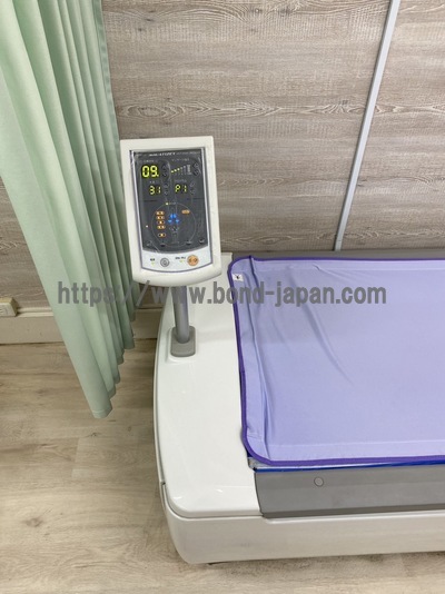 ウォーターマッサージベッド&nbsp;|&nbsp;ミナト医科学株式会社&nbsp;|&nbsp;ｱｸｱﾀｲｻﾞｰ QZ-240の写真