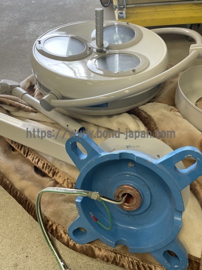 ハロゲン3灯無影灯&nbsp;|&nbsp;株式会社ミリオンライト&nbsp;|&nbsp;HM43の写真