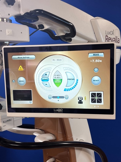 advanced ophthalmic surgical microscope + advanced digital surgical planning and guidance platform&nbsp;|&nbsp;Alcon&nbsp;|&nbsp;LuxOR® Revalia LX3 + VERION