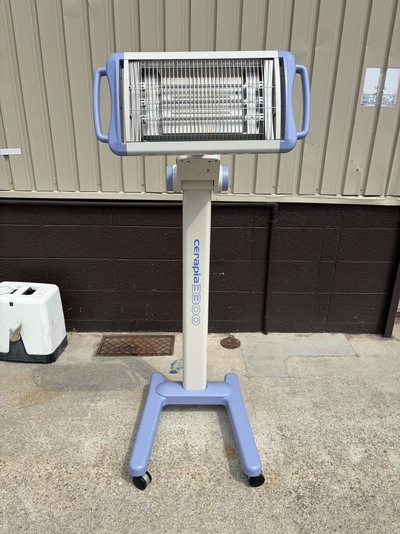 赤外線治療器&nbsp;|&nbsp;株式会社日本メディックス&nbsp;|&nbsp;ｾﾗﾋﾟｱ3300 PH-L3300Eの写真