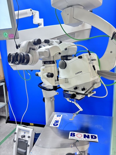 ZEISS OPMI LUMERA 700 / RESIGHT 700 / CALLISTO eye&nbsp;|&nbsp;Carl Zeiss&nbsp;|&nbsp;OPMI LUMERA 700 + RESIGHT 700 + Callisto Eye Navigation Monitor