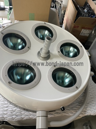 小動物専用X線診断装置/ハロゲン無影灯コンビネーション&nbsp;|&nbsp;キャノンメディカル株式会社&nbsp;|&nbsp;VPX-40B1/HM-50Rの写真