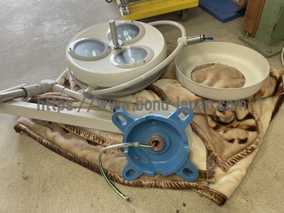 ハロゲン3灯無影灯&nbsp;|&nbsp;株式会社ミリオンライト&nbsp;|&nbsp;HM43の写真