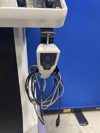 低周波治療器・干渉電流型低周波治療器組合せ理学療法機器　カイネタイザー&nbsp;|&nbsp;ミナト医科学株式会社&nbsp;|&nbsp;KT-108の写真