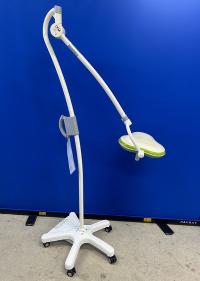 移動型診療用照明器&nbsp;|&nbsp;山田医療照明株式会社&nbsp;|&nbsp;CS03GVBの写真