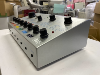 針電極低周波治療器&nbsp;|&nbsp;株式会社全医療器&nbsp;|&nbsp;オームパルサーLFP-4800の写真