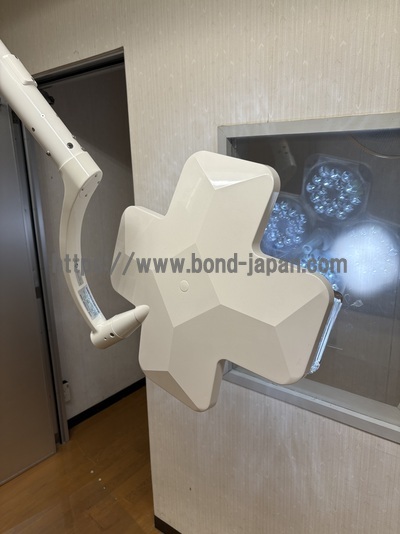 天吊り無影灯（LED）&nbsp;|&nbsp;山田医療照明株式会社&nbsp;|&nbsp;CRV04の写真