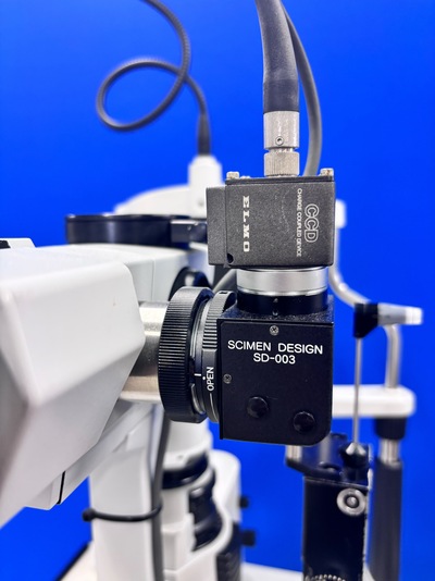 Slitlamp with a sliding table&nbsp;|&nbsp;rodenstock&nbsp;|&nbsp;RO 5000