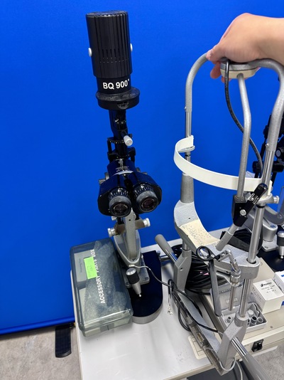 2x BQ900 Slitlamps with 1xAPPLANATION TONOMETER AT 900&nbsp;|&nbsp;HAAG-STREIT&nbsp;|&nbsp;BQ900