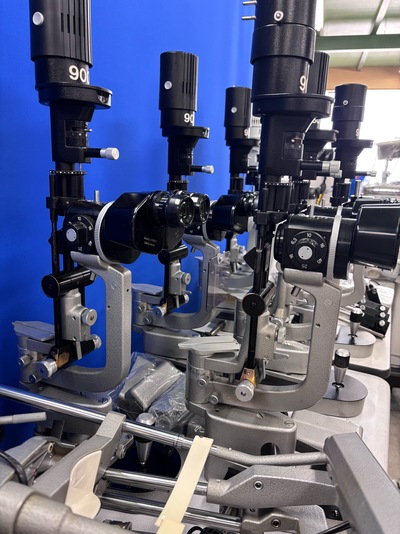 slitlamps&nbsp;|&nbsp;HAAG-STREIT&nbsp;|&nbsp;5x BQ900, 1x BM900, BC900 with 5x tonometer