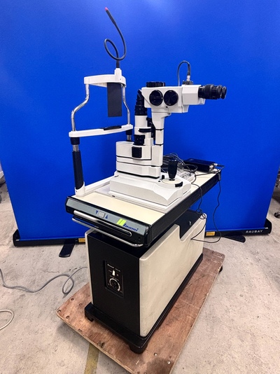 Slitlamp with a sliding table&nbsp;|&nbsp;rodenstock&nbsp;|&nbsp;RO 5000