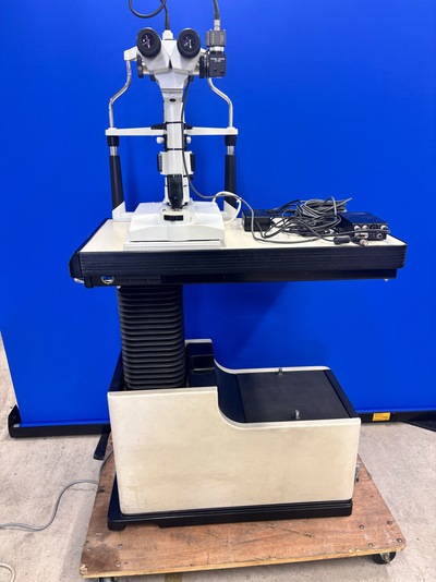 Slitlamp with a sliding table&nbsp;|&nbsp;rodenstock&nbsp;|&nbsp;RO 5000