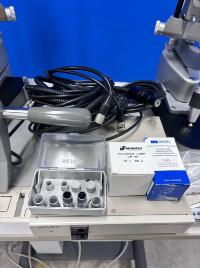 2x BQ900 Slitlamps with 1xAPPLANATION TONOMETER AT 900&nbsp;|&nbsp;HAAG-STREIT&nbsp;|&nbsp;BQ900