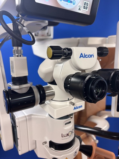 advanced ophthalmic surgical microscope + advanced digital surgical planning and guidance platform&nbsp;|&nbsp;Alcon&nbsp;|&nbsp;LuxOR® Revalia LX3 + VERION