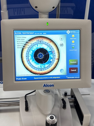 advanced ophthalmic surgical microscope + advanced digital surgical planning and guidance platform&nbsp;|&nbsp;Alcon&nbsp;|&nbsp;LuxOR® Revalia LX3 + VERION