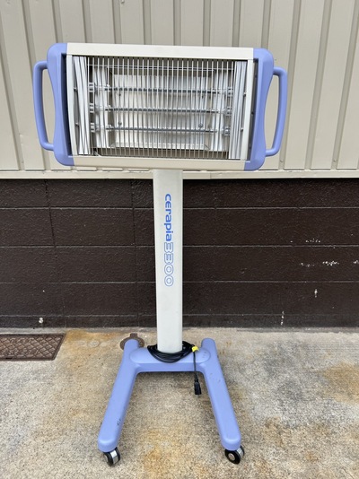 赤外線治療器|株式会社日本メディックス|ｾﾗﾋﾟｱ3300 PH-L3300Eの写真