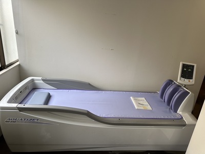 ウォーターマッサージベッド|ミナト医科学株式会社|ｱｸｱﾀｲｻﾞｰ QZ-240の写真