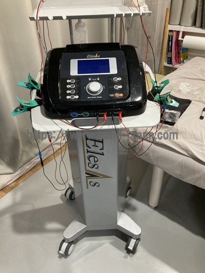 微弱電流治療器（エレサス） | サンメディカル株式会社 | エレサスブラックの写真
