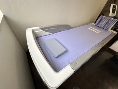 ウォーターマッサージベッド&nbsp;|&nbsp;ミナト医科学株式会社&nbsp;|&nbsp;ｱｸｱﾀｲｻﾞｰ QZ-240の写真