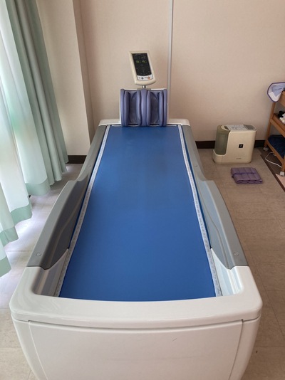 ウォーターマッサージベッド&nbsp;|&nbsp;ミナト医科学株式会社&nbsp;|&nbsp;ｱｸｱﾀｲｻﾞｰ QZ-240の写真