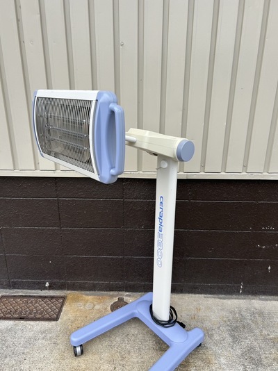 赤外線治療器&nbsp;|&nbsp;株式会社日本メディックス&nbsp;|&nbsp;ｾﾗﾋﾟｱ3300 PH-L3300Eの写真