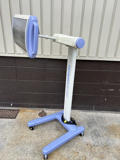 赤外線治療器&nbsp;|&nbsp;株式会社日本メディックス&nbsp;|&nbsp;ｾﾗﾋﾟｱ3300 PH-L3300Eの写真