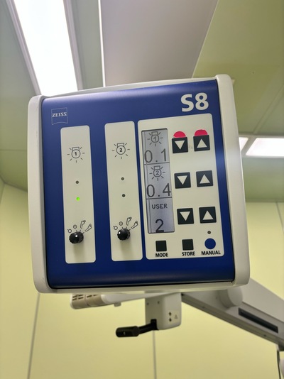 roofing type Surgical Microscope&nbsp;|&nbsp;Carl Zeiss&nbsp;|&nbsp;OPMI VISU200