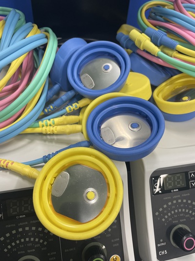 低周波治療器・干渉電流型低周波治療器組合せ理学療法機器　カイネタイザー&nbsp;|&nbsp;ミナト医科学株式会社&nbsp;|&nbsp;KT-108の写真